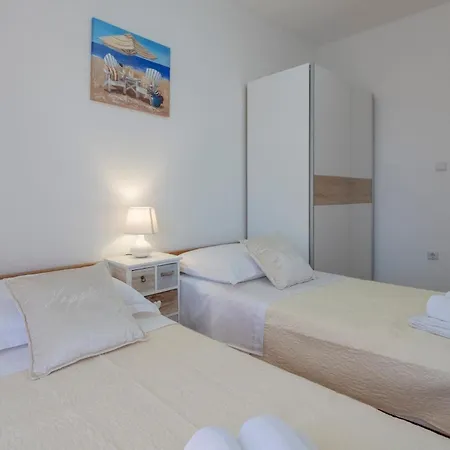 Haus In Mit Aussenpool Holiday home *