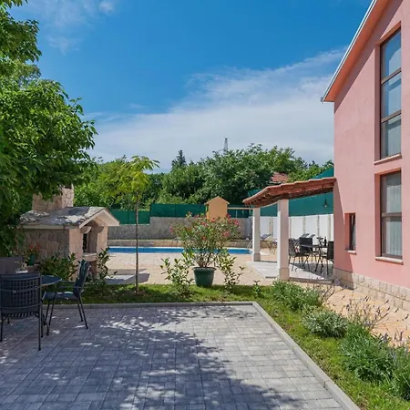 Haus In Mit Aussenpool Holiday home Grubine