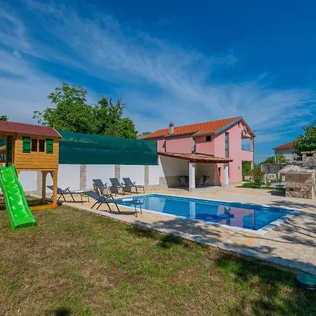 Haus In Mit Aussenpool Holiday home *