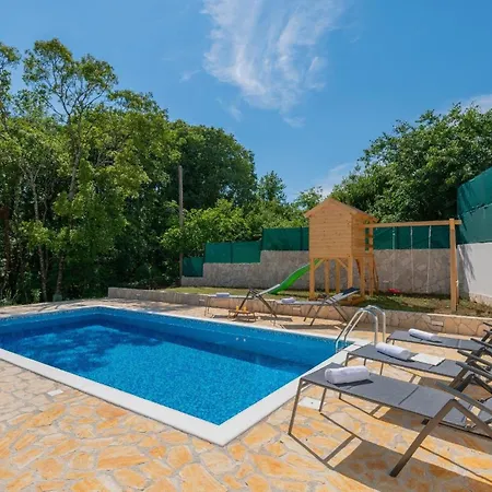 Haus In Mit Aussenpool *